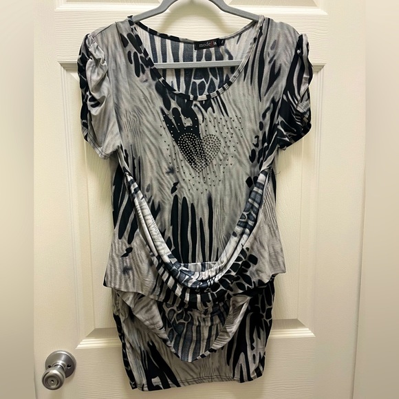 Animal Print Cheetah Shirt with Attached Neck Scarf and Sequin Heart - Picture 4 of 6